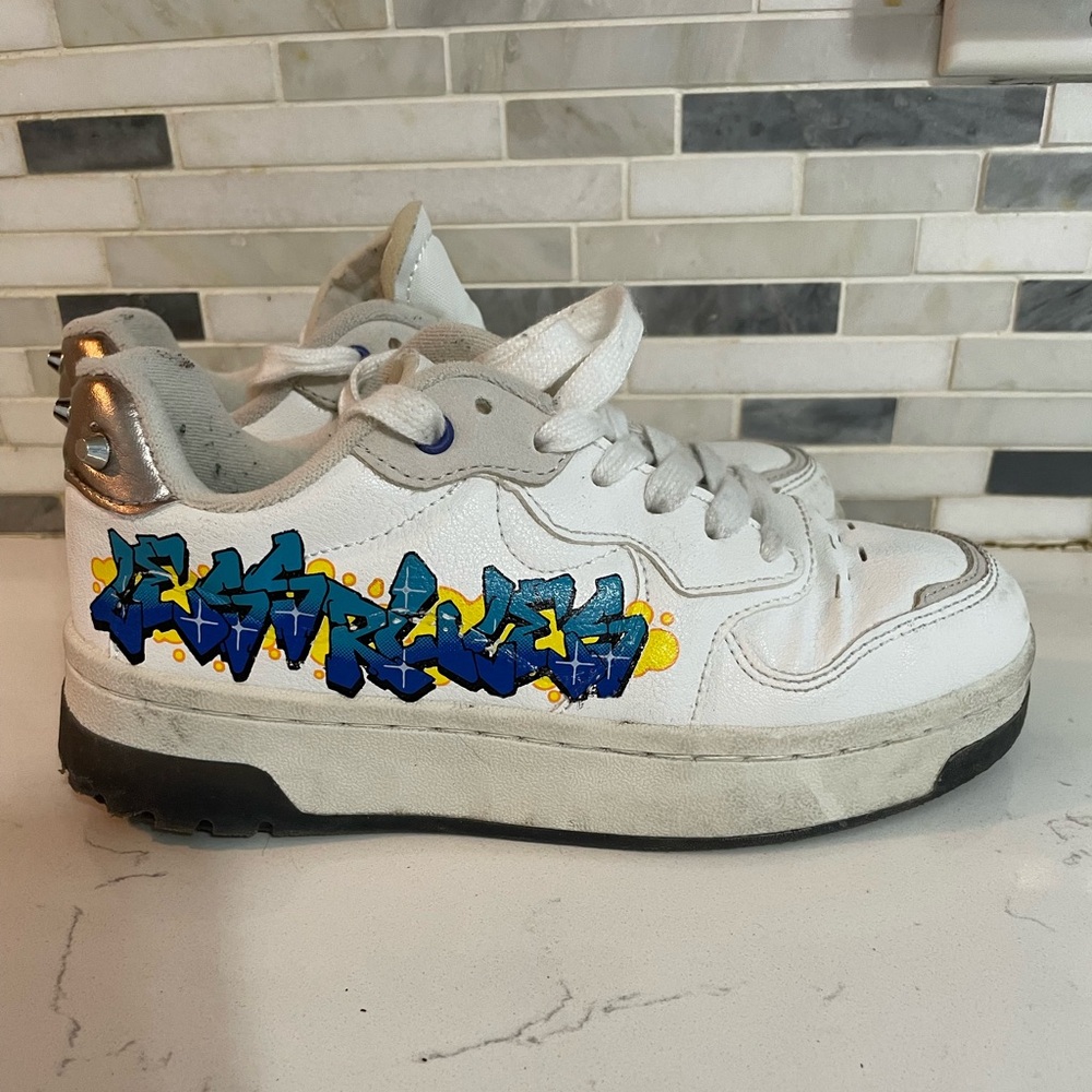 Zara 1974 KIDS 12.5 Graffiti low cut lace up sneaker “LESS RULES” totally good